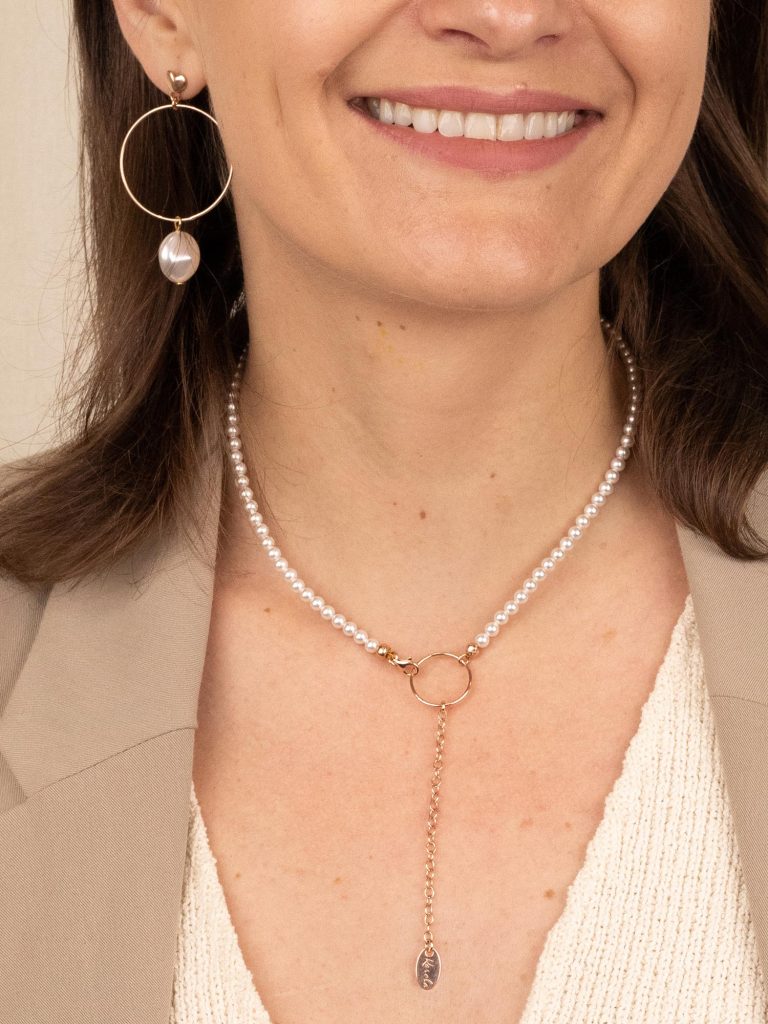 Pērļu kaklarota – čokeris ar 3mm pērlēm un 16mm riņķi – piekariņiem – 37-44cm – white pearl