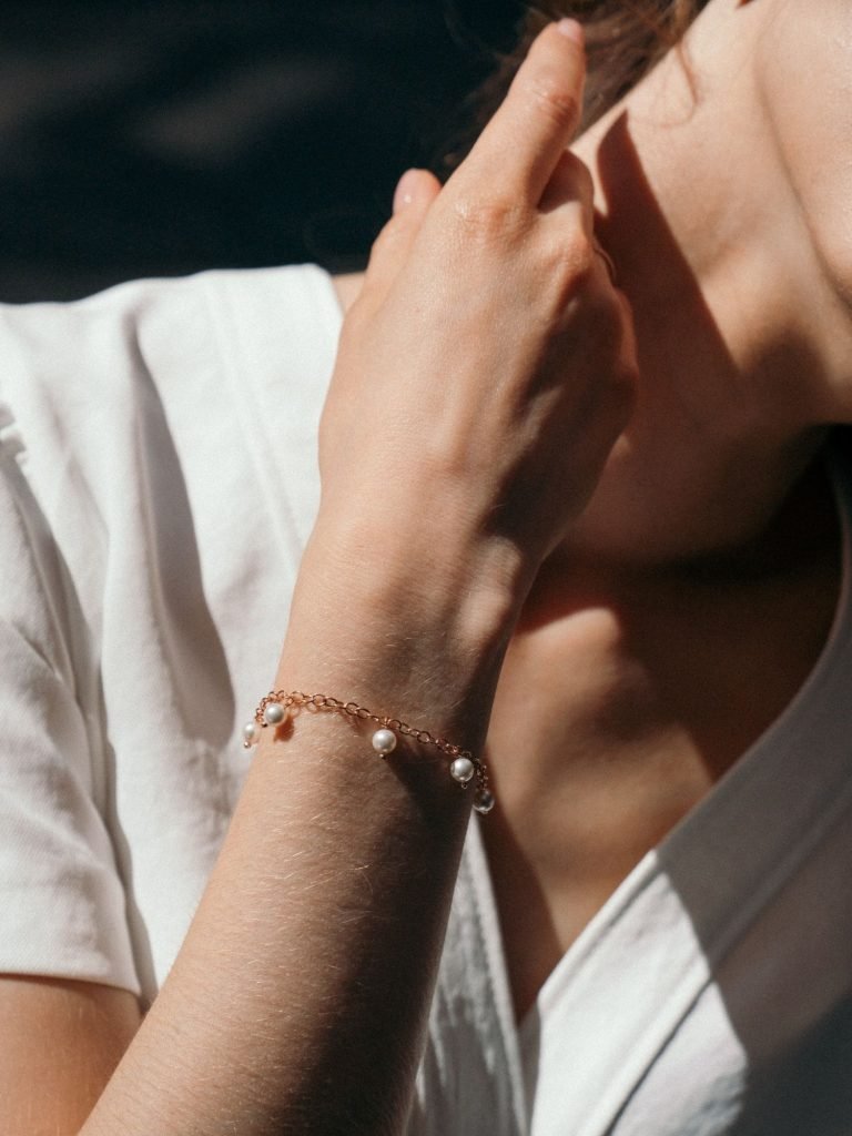 Rokassprādze – ķēdīte ar 5mm pērlēm – White pearl