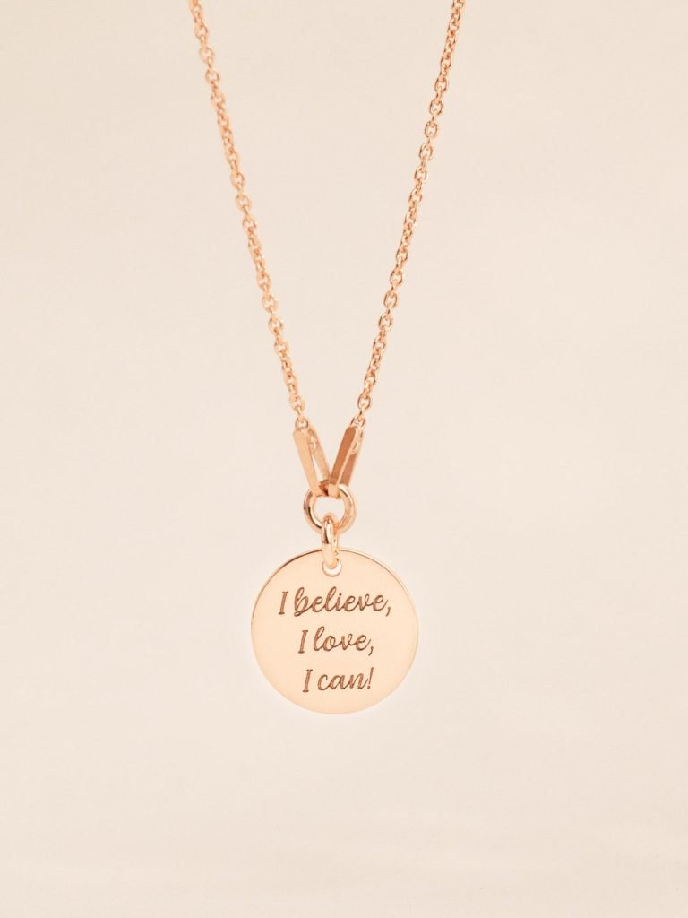 Spēka vārdu kaklarota – ķēdīte ar kulonu “I believe, I love, I can”